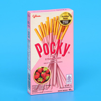 Бисквитные палочки POCKY со вкусом клубники, 45 г