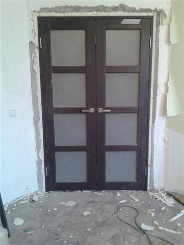 Демонтаж деревянных дверей двустворчатых