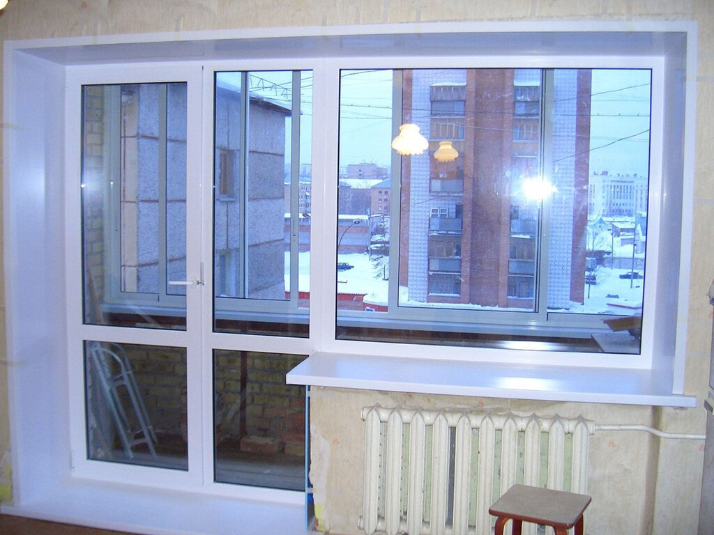 Пластиковые окна уральские окна. Балконный оконный блок п44т. Балконный блок застекление. Окна ПВХ балконный блок. Балконная дверь пластиковая с окном.
