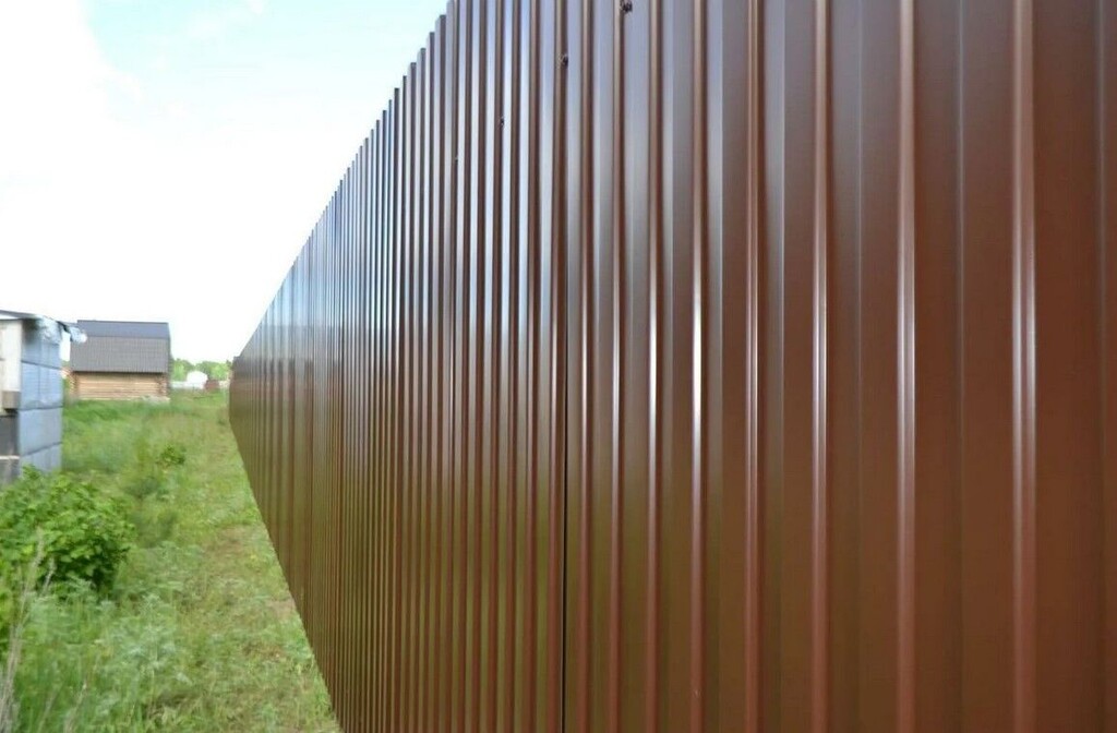 Профлист забор коричневый фото